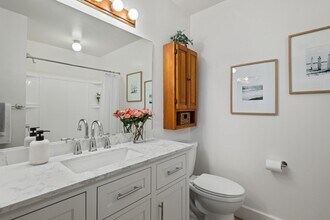 Building Photo - 1070 Miramonte Dr