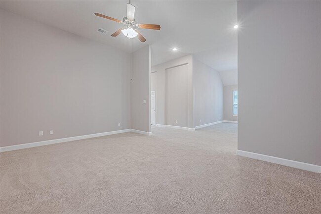 Building Photo - 5511 Highland Dr