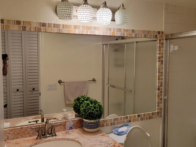 Building Photo - 1340 NE 28th Ave