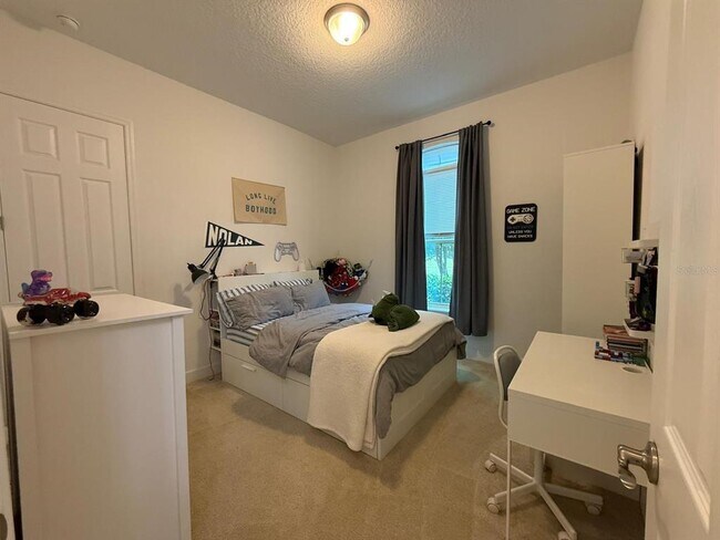 Building Photo - 12913 Utopia Lp