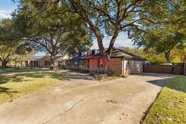 Building Photo - Charming 3 Bed 2 Bath Cul-De-Sac Home in a...