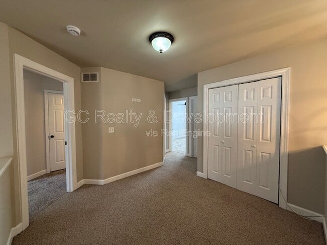 Building Photo - 267 Capitol Dr