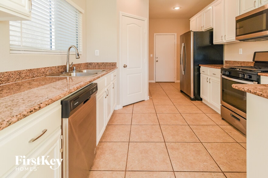 Building Photo - 215 Del Cira Ave