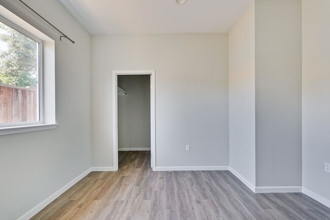 Building Photo - Excellent 2 bed 1 Bath ADU