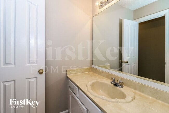 Building Photo - 1555 Wood Farms Dr