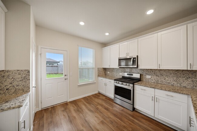 Building Photo - 14551 Maple Field Dr