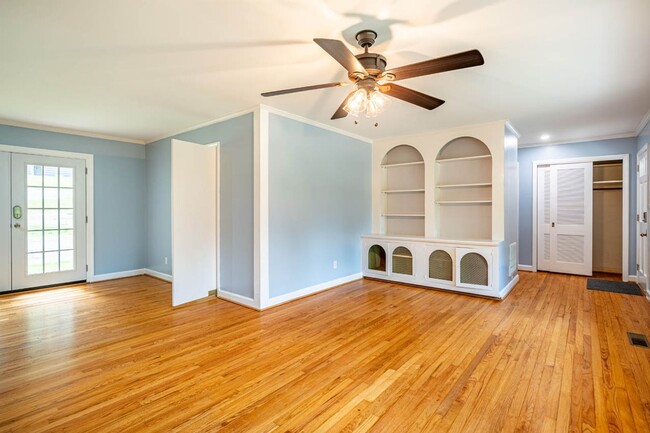Building Photo - 4222 Arbutus Dr