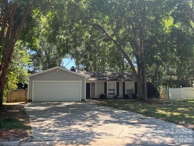 Building Photo - 11515 5 Cedars Rd