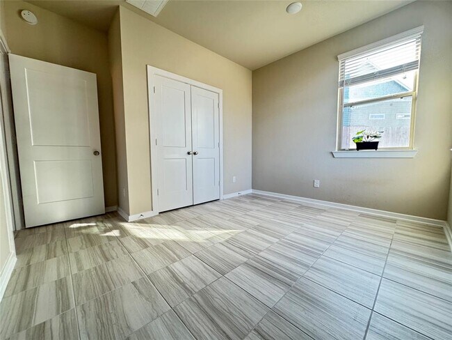 Building Photo - 7623 Green Bulrush Wy