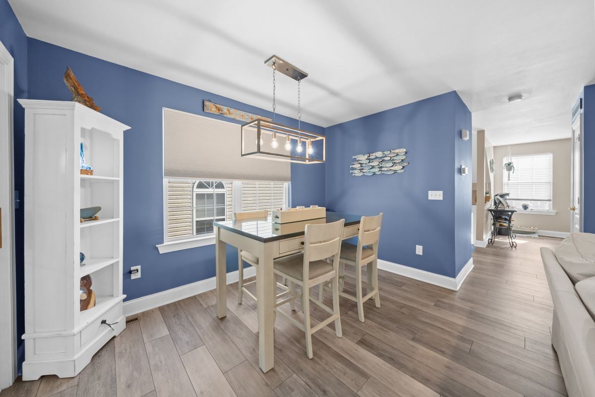 Building Photo - 17293 Queen Anne Way