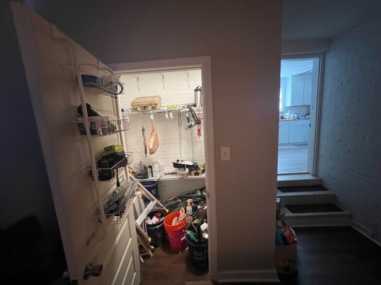 Building Photo - 6241 Forest Hill Ave