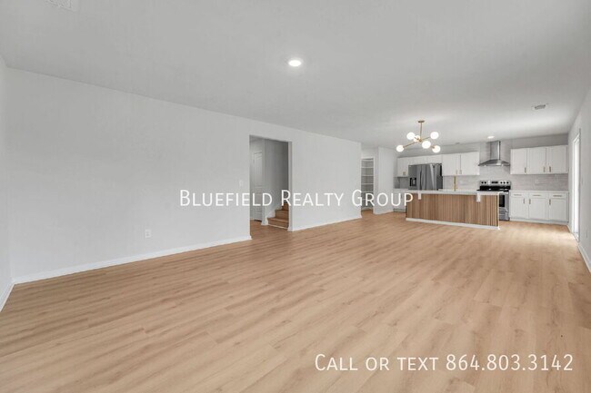 Building Photo - 815 Vanguard St