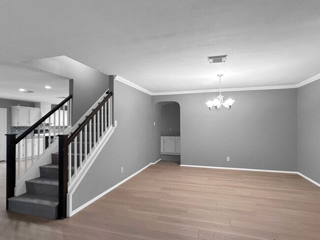 Building Photo - Freshly Updated 4-Bedroom Home with Pool, Fireplace & New Flooring in Universal City