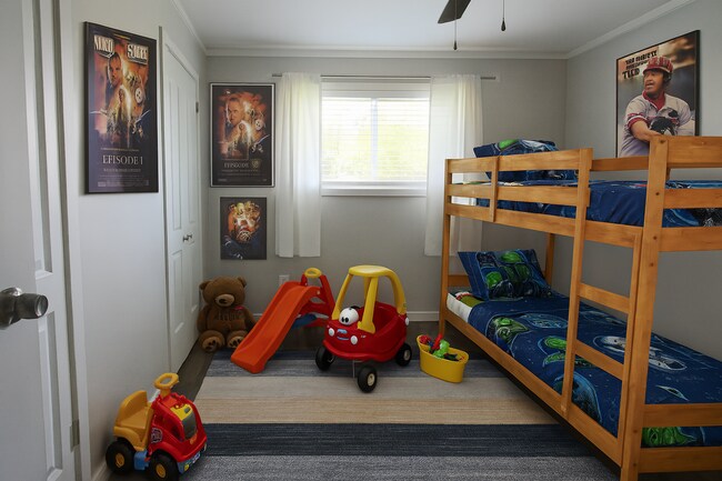 Building Photo - Updated Classic - Mid Century 4/2 2600 sf. All one level.