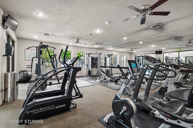 Building Photo - 1965 N Hicks Rd