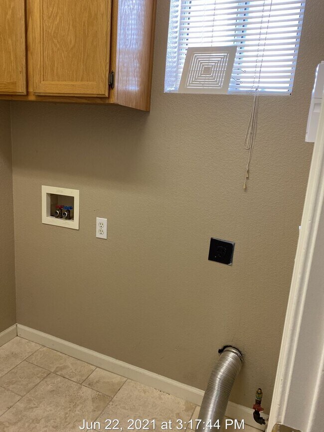 Building Photo - Large Corner Lot