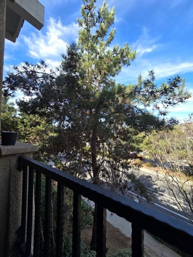 Building Photo - Bright Corner Unit Near Trails with Pool & 2-Car Garage