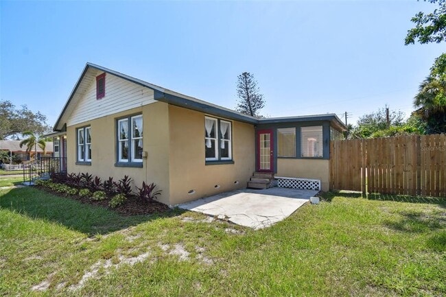 Building Photo - 1925 52nd St S