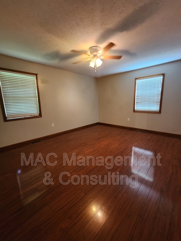Building Photo - 1606 Brookdale Ave