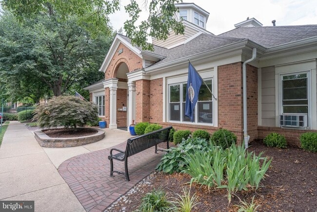 Building Photo - 2204 Westcourt Ln