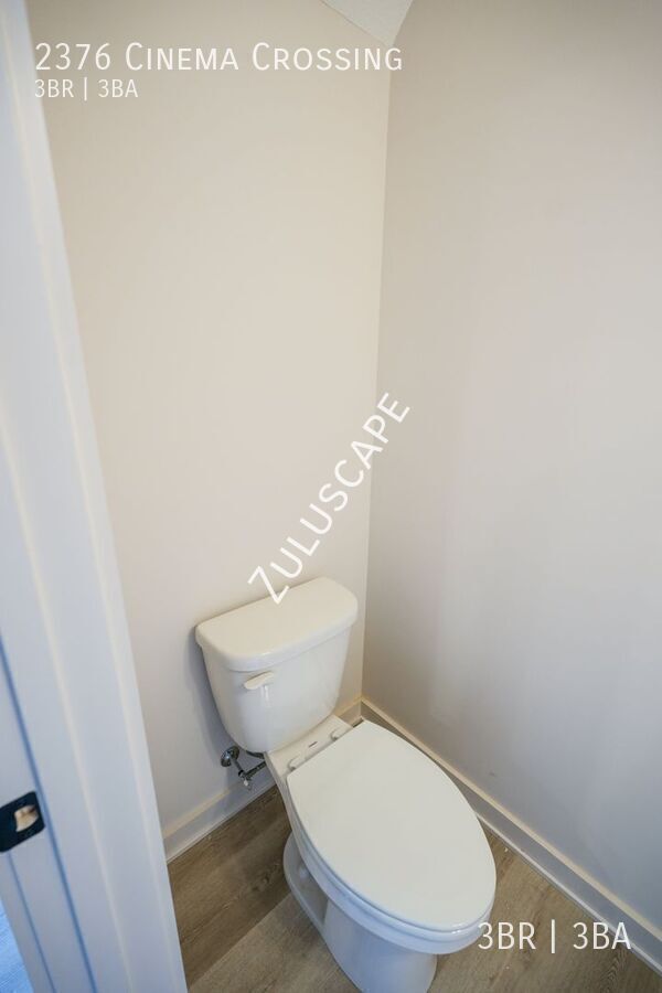 Building Photo - 1331 E Berry St