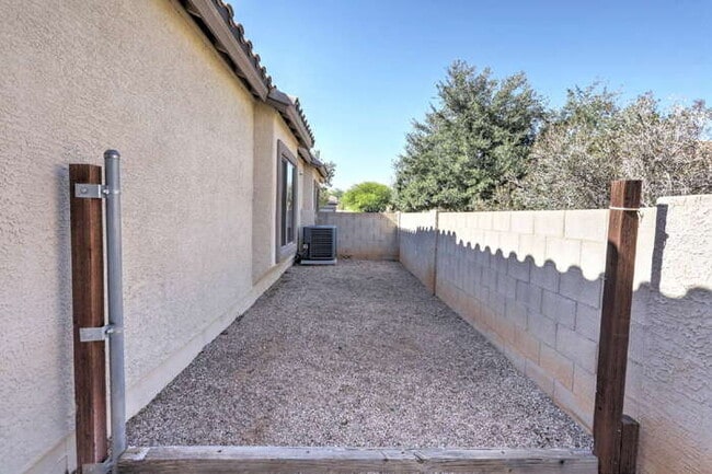 Building Photo - Rancho Sahuarita