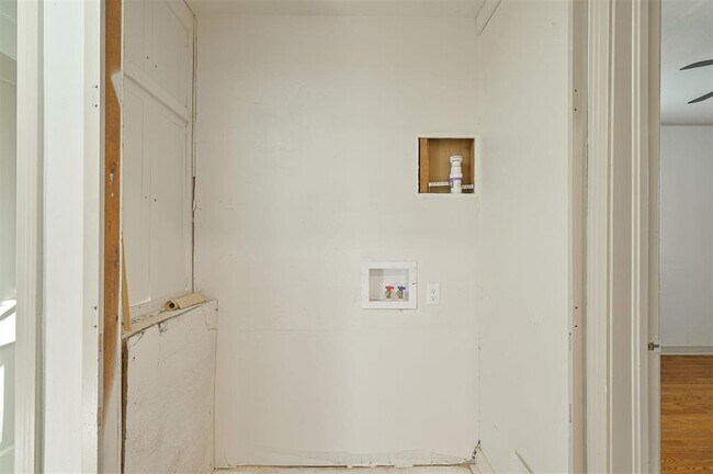 Building Photo - 2312 N Warren Ave