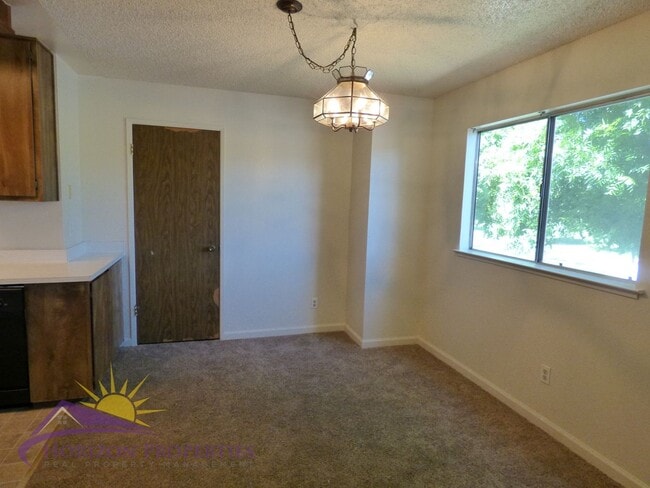 Building Photo - Condo in South Natomas, 2 Bed 2 Bath 840 sqft