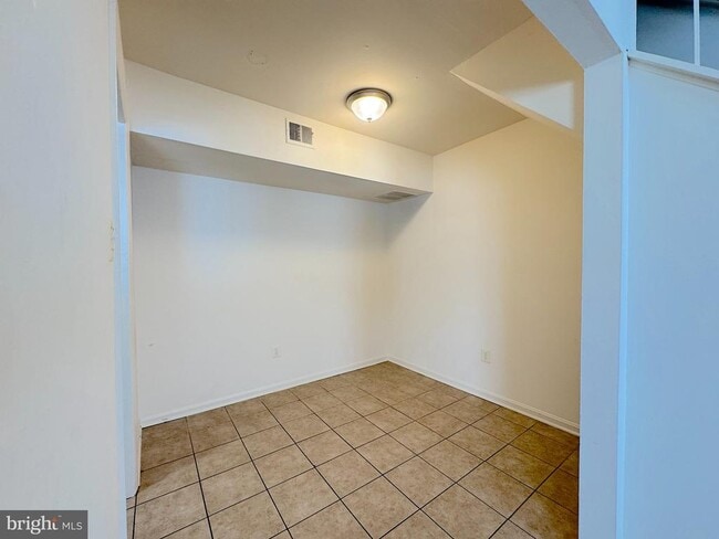 Building Photo - 8632 Walutes Cir