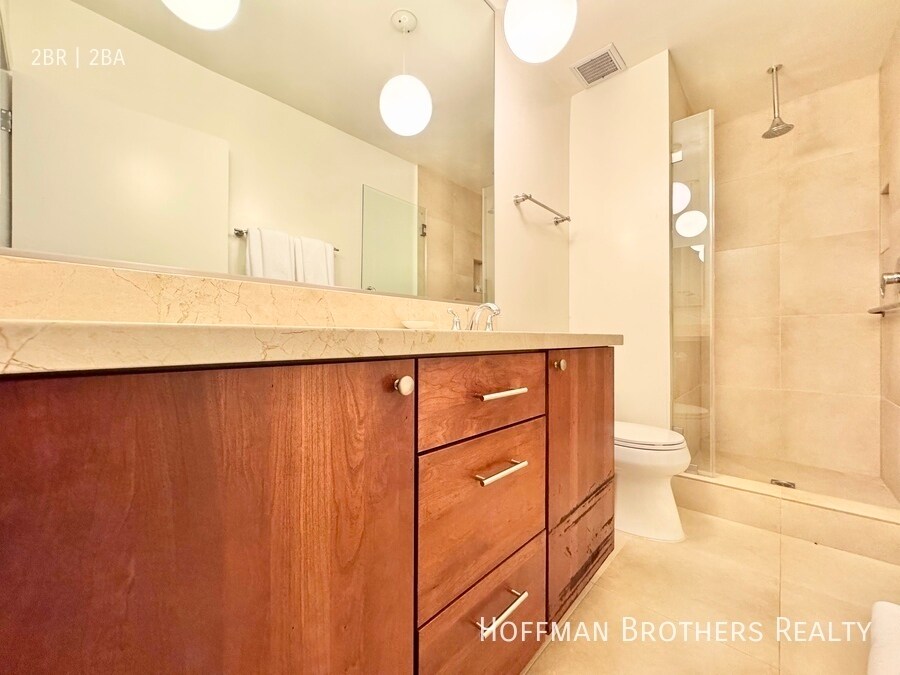 Building Photo - 10655 Wilshire Blvd