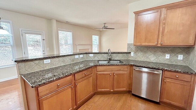 Building Photo - Alpharetta 4 Bedroom-3 Bathroom, Granite Counters, Stainless Appliances, Hardwoods