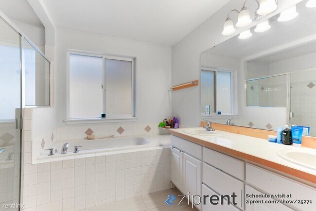 Building Photo - 3 br, 2.5 bath Townhome - 17111 3rd Place ...