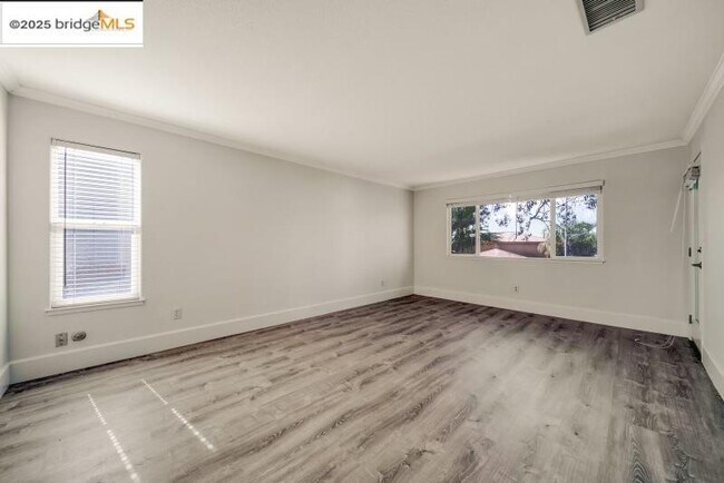 Building Photo - 905 Lido Cir