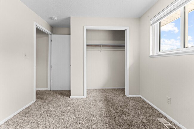 Building Photo - Spacious 4 Bedroom, 2 Bath Home on Boise Bench!