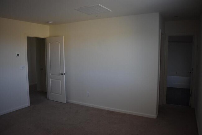 Building Photo - 4297 Freemark Ave