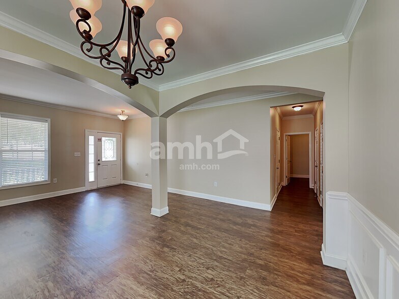 Building Photo - 1005 Theodore Ln