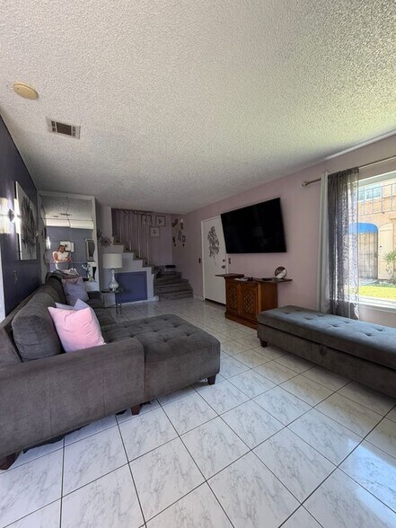 Building Photo - 906 S Mountain Ave