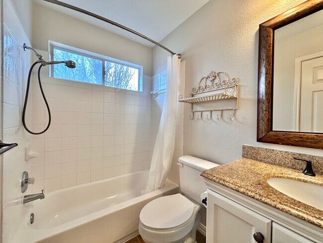 Building Photo - Move-In Ready 3/BR 2.5/BA Home with Spacious Layout & Modern Finishes