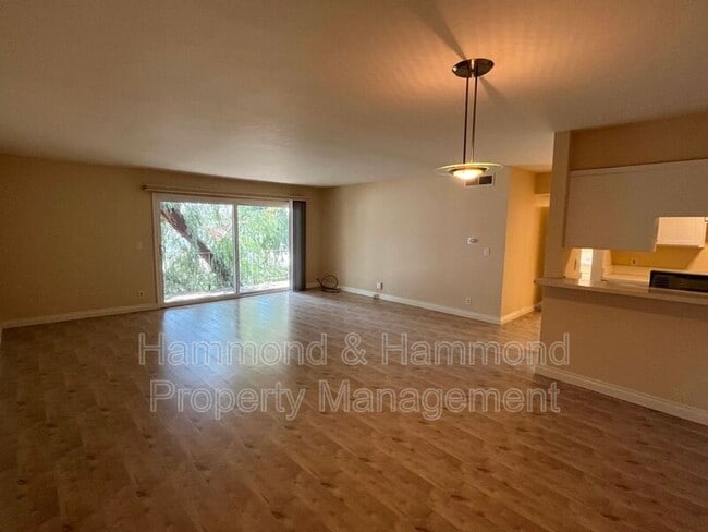 Building Photo - 15344 Weddington St