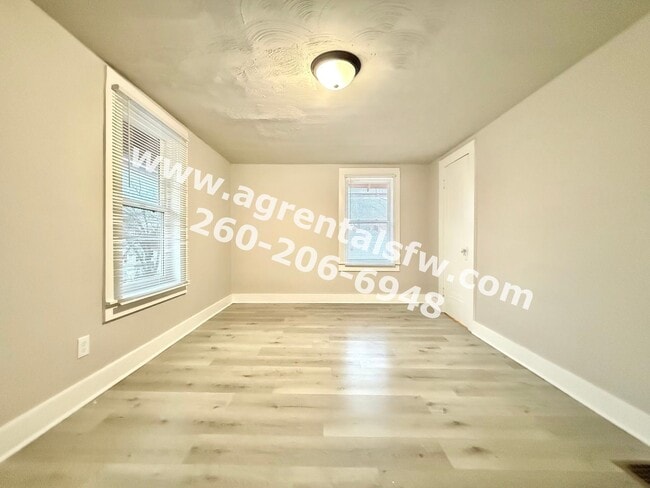 Building Photo - 2 Bedroom House