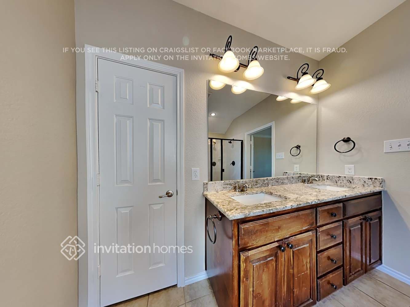 Building Photo - 10645 Devinstone Dr