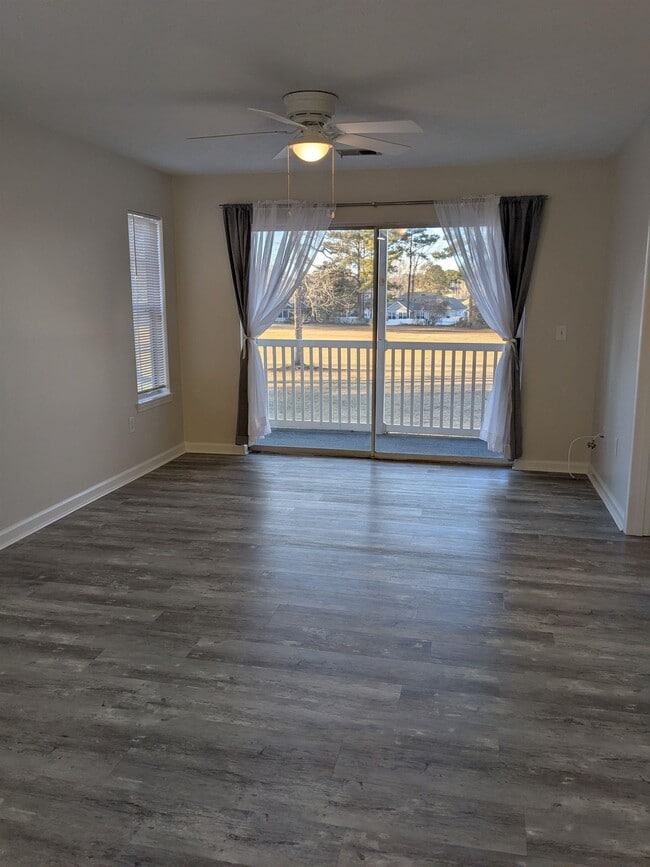 Building Photo - 627 Waterway Village Blvd