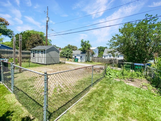 Building Photo - Cozy 3-Bedroom Cape Cod in Prime Three Cho...