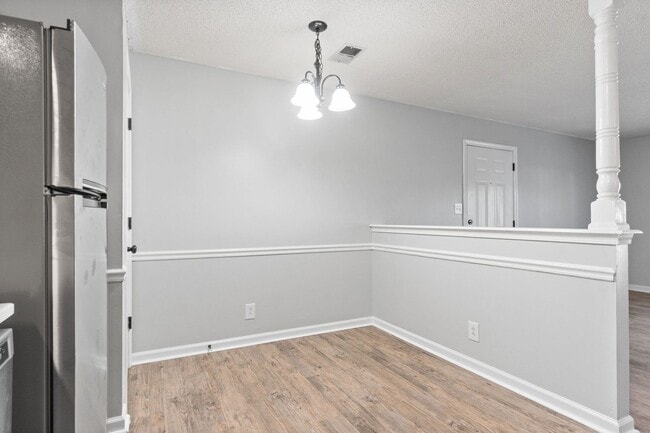 Building Photo - Renovated Two Bedroom Outside Gate 1!