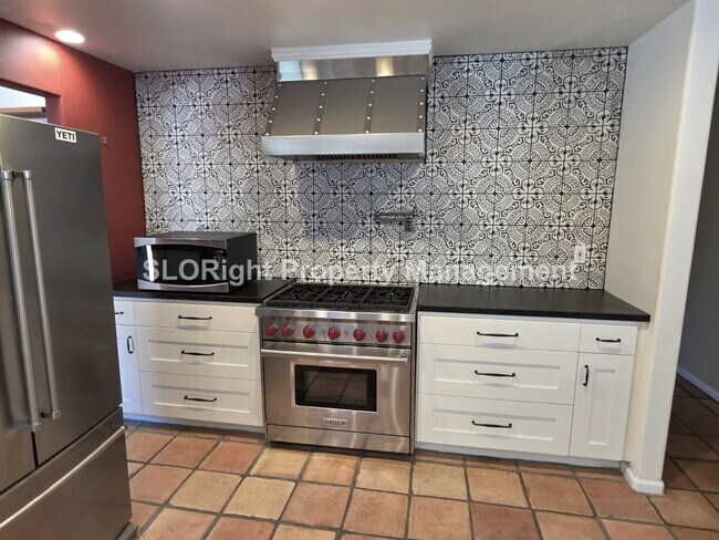 Building Photo - AVAILABLE NOW - 3 Bed/2.5 Bath Atascadero Home expansive property