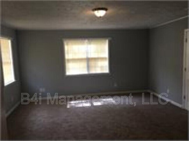 Building Photo - 805 Pamela Dr