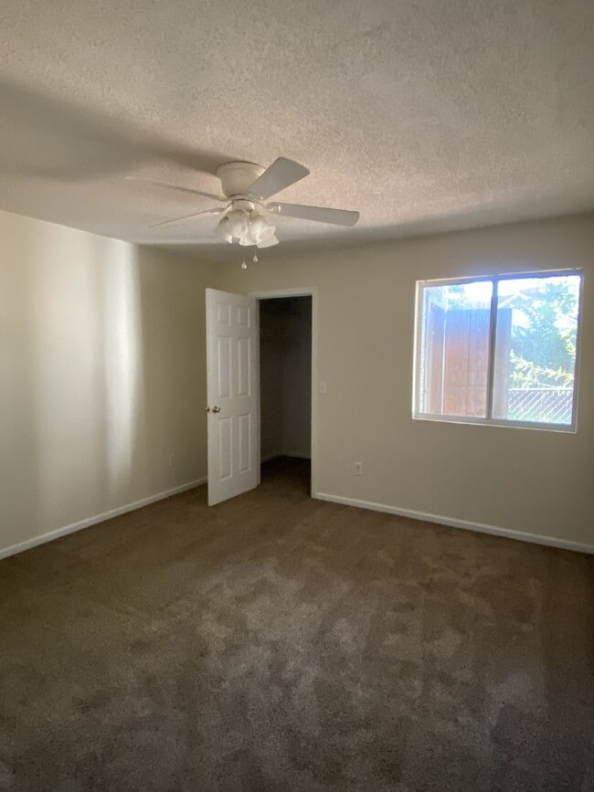Building Photo - Apartment For Rent