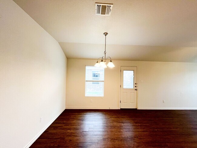 Building Photo - 1515 Justin Lp