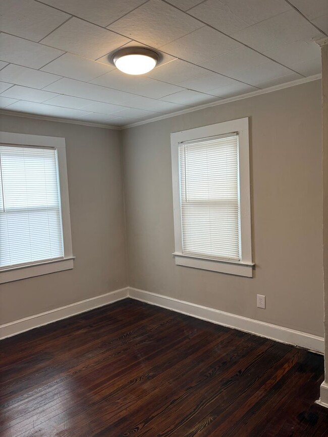 Building Photo - Cozy Two Bedroom Duplex (500.00 off first ...