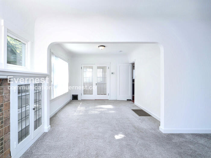 Building Photo - 1521 31st Ave S